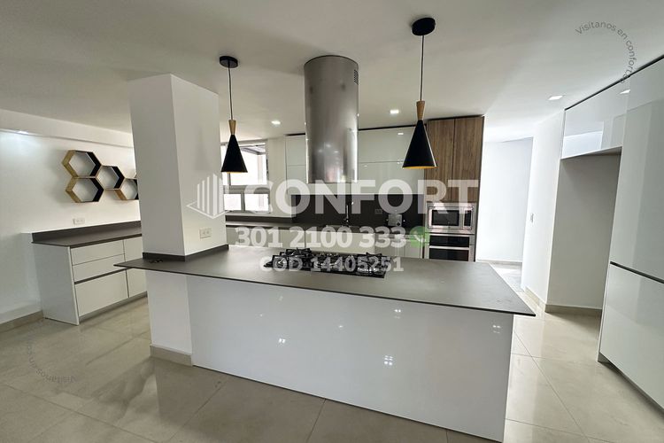 Casa de 3 alcobas en arriendo en Loma Del Indio, Medellín, 260 m² · foto 6 de 24