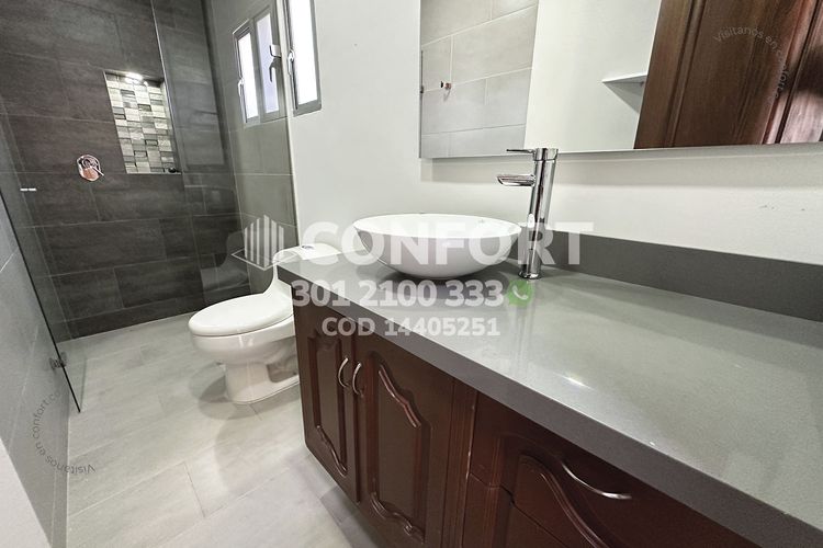 Casa de 3 alcobas en arriendo en Loma Del Indio, Medellín, 260 m² · foto 13 de 24