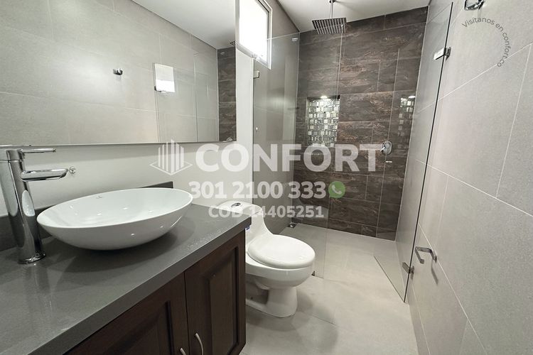 Casa de 3 alcobas en arriendo en Loma Del Indio, Medellín, 260 m² · foto 18 de 24