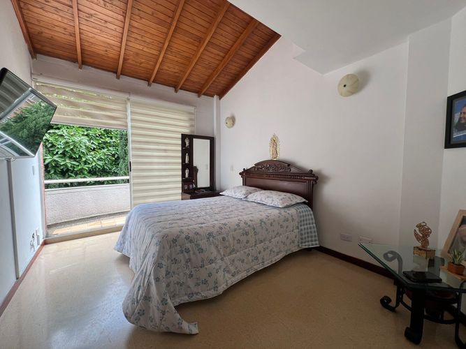 Casa de 4 alcobas en venta en Loma Benedictinos, Envigado, 186 m² · foto 9 de 18