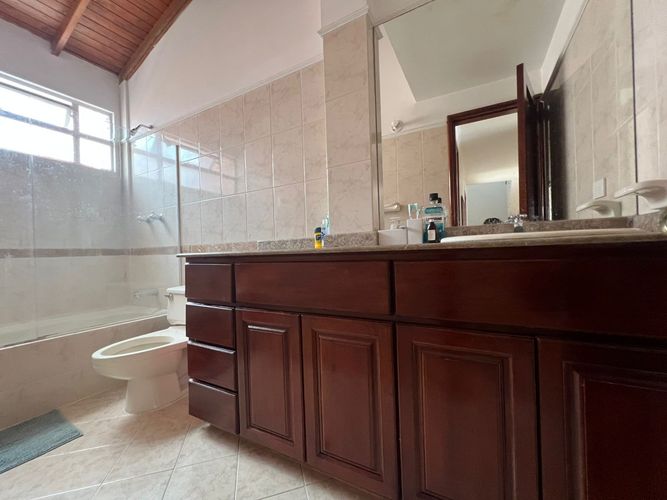 Casa de 4 alcobas en venta en Loma Benedictinos, Envigado, 186 m² · foto 16 de 18