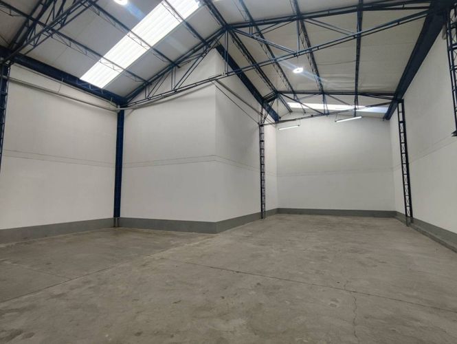 Bodega en arriendo en Cristo Rey, Medellín, 354 m² · foto 7 de 11