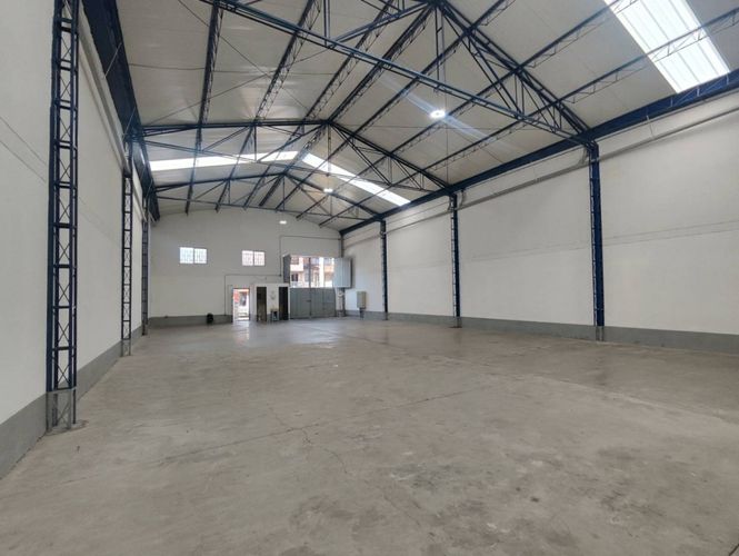 Bodega en arriendo en Cristo Rey, Medellín, 354 m² · foto 8 de 11