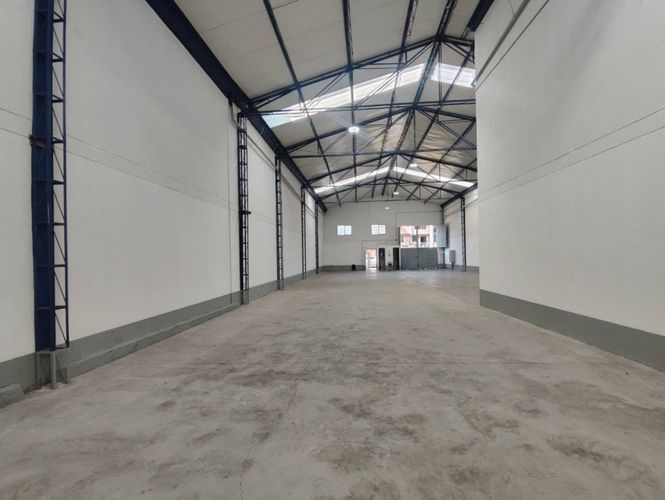 Bodega en arriendo en Cristo Rey, Medellín, 354 m² · foto 9 de 11