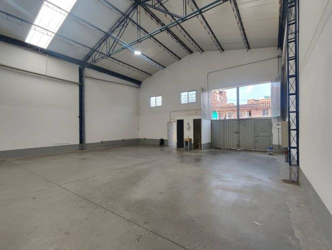 Bodega en arriendo en Cristo Rey, Medellín, 354 m² · foto 11 de 11