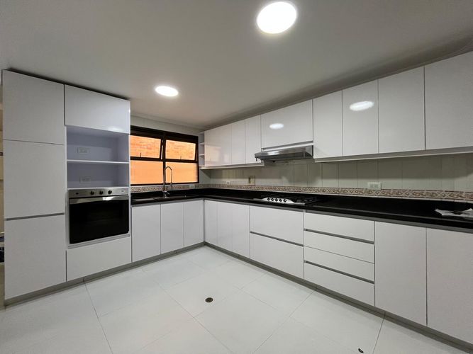 Apartamento de 4 alcobas en arriendo en El Poblado, Medellín, 180 m² · foto 6 de 20