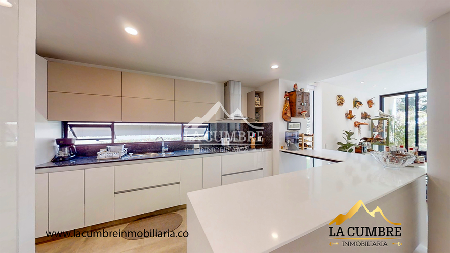 Casa de 3 alcobas en venta en San Lucas, Envigado, 304 m² · foto 6 de 20