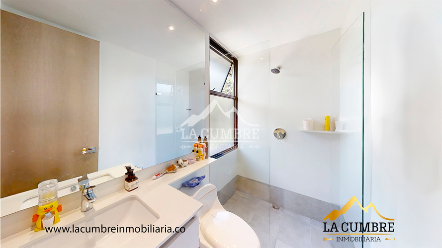Casa de 3 alcobas en venta en San Lucas, Envigado, 304 m² · foto 18 de 20