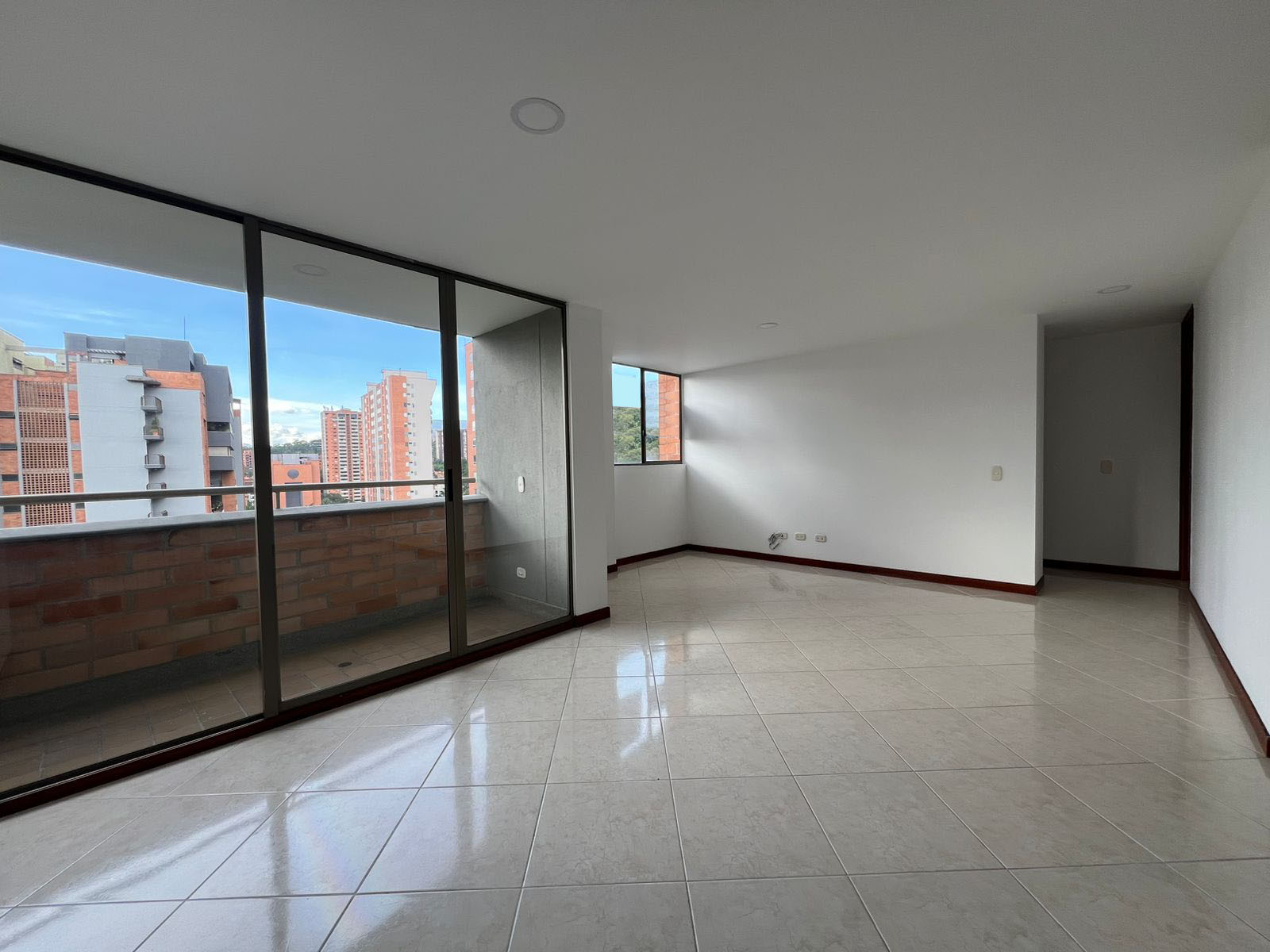 Apartamento en arriendo en La Orquidea, Envigado · foto 2 de 16