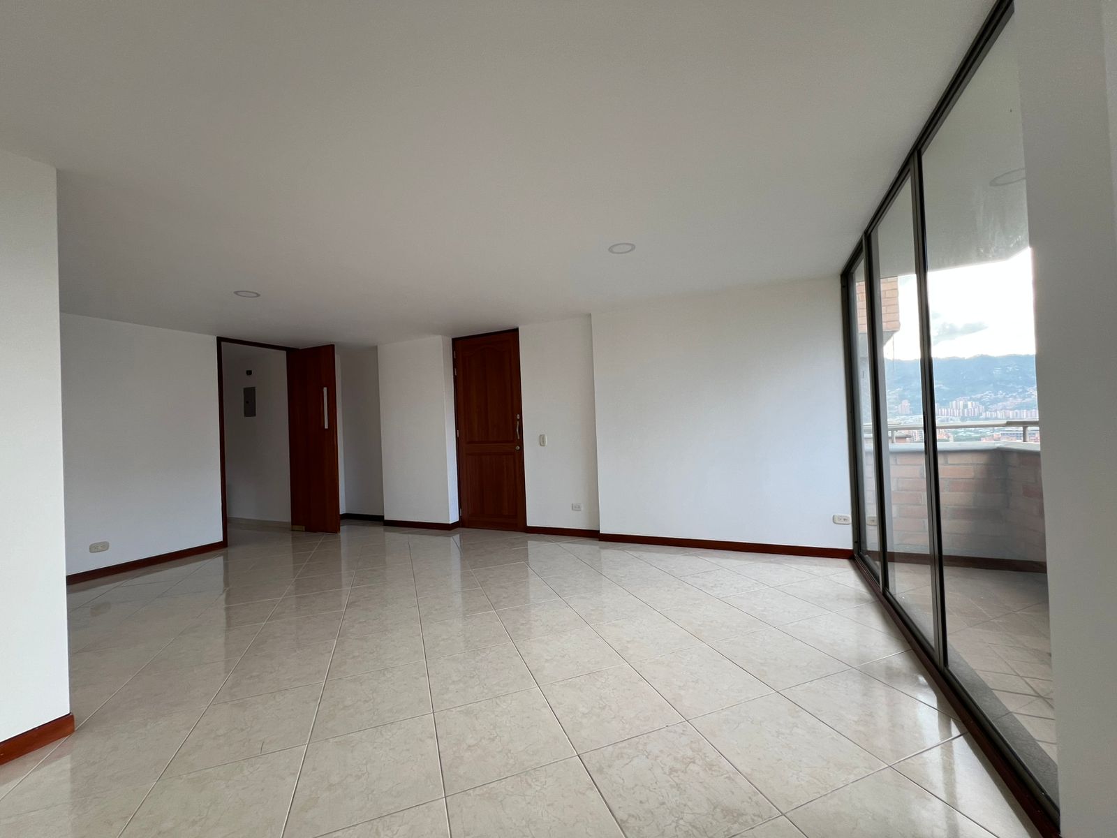 Apartamento en arriendo en La Orquidea, Envigado · foto 3 de 16