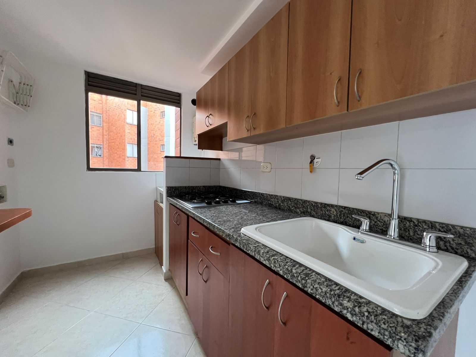 Apartamento en arriendo en La Orquidea, Envigado · foto 4 de 16