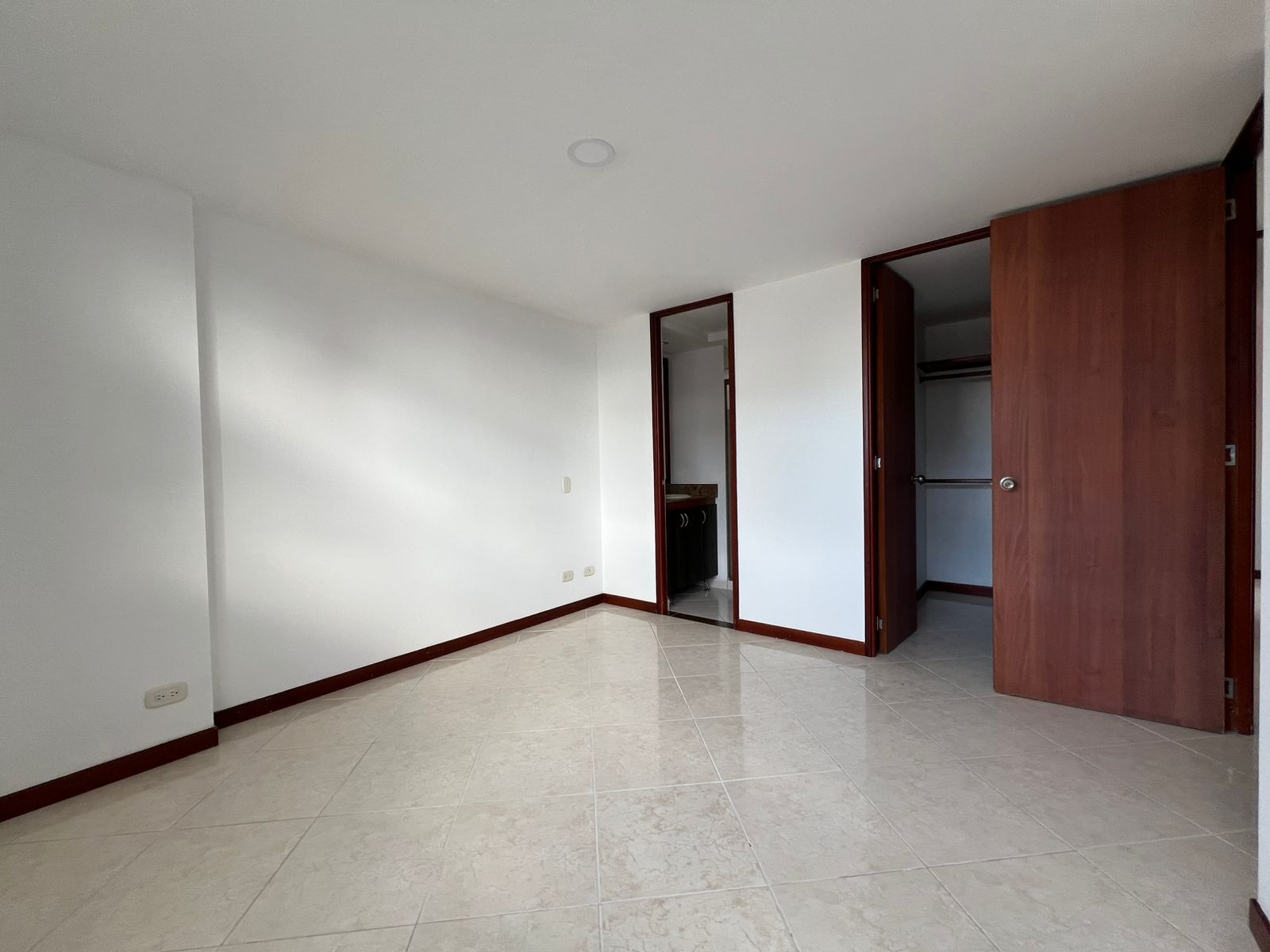 Apartamento en arriendo en La Orquidea, Envigado · foto 10 de 16