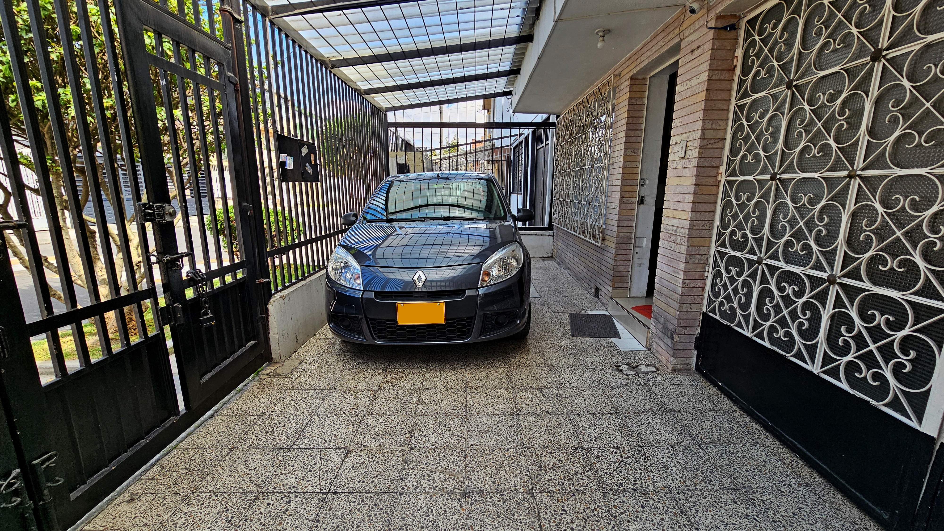 Casa en venta en San Miguel, Bogotá · foto 2 de 24