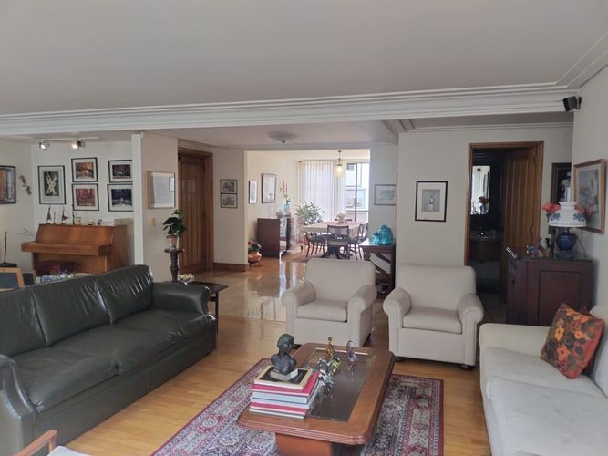 Apartamento de 4 alcobas en venta en El Poblado, Medellín, 236 m² · foto 3 de 19