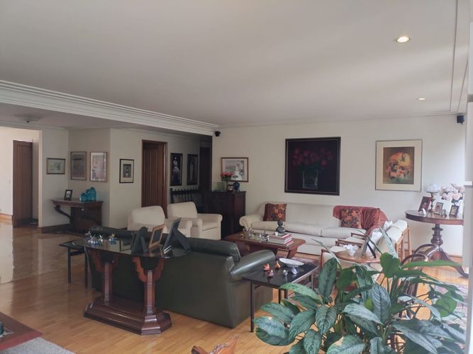 Apartamento de 4 alcobas en venta en El Poblado, Medellín, 236 m² · foto 4 de 19