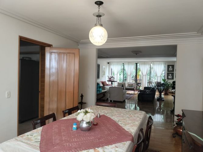 Apartamento de 4 alcobas en venta en El Poblado, Medellín, 236 m² · foto 8 de 19