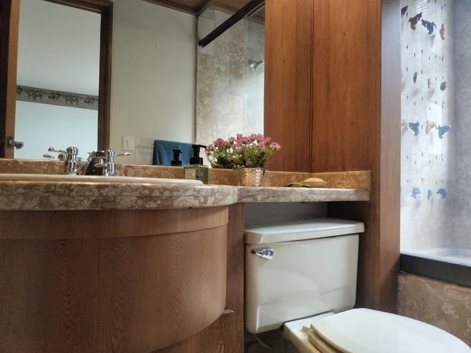 Apartamento de 4 alcobas en venta en El Poblado, Medellín, 236 m² · foto 18 de 19
