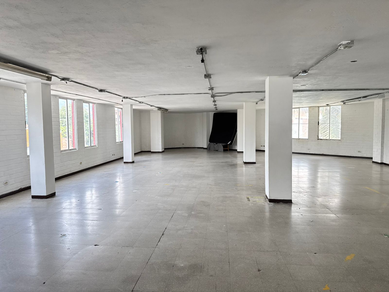 Warehouse for sale in Guayabal, Medellín 4