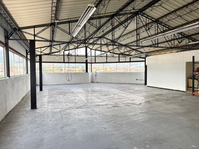 Bodega en venta en Trinidad, Medellín, 1940 m² · foto 17 de 19