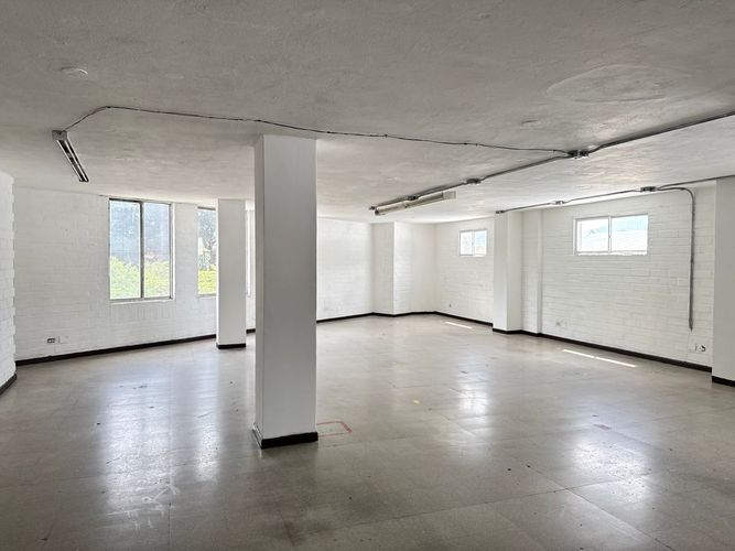 Bodega en arriendo en Trinidad, Medellín, 1940 m² · foto 3 de 19