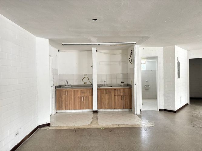 Bodega en arriendo en Trinidad, Medellín, 1940 m² · foto 8 de 19