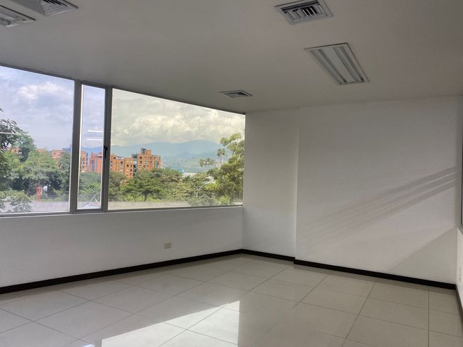Oficina en venta en El Poblado, Medellín, 20 m² · foto 2 de 9