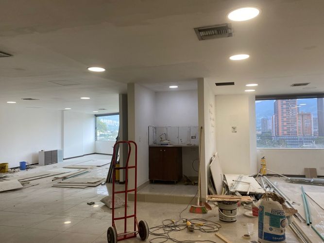 Oficina en arriendo en El Poblado, Medellín, 147 m² · foto 4 de 5