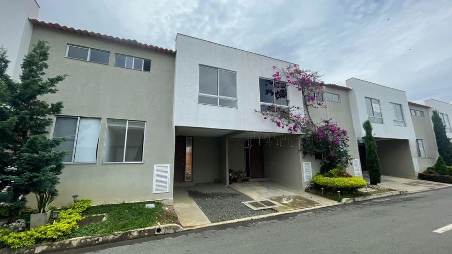 Casa de 4 alcobas en venta en Las Mercedes, Jamundí, 130 m² · foto 3 de 24