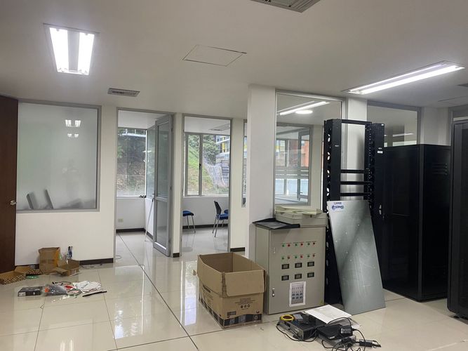 Oficina en arriendo en El Poblado, Medellín, 121 m² · foto 3 de 4