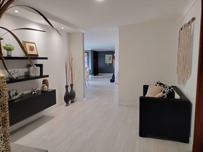 Apartamento de 3 alcobas en venta en El Poblado, Medellín, 214 m² · foto 3 de 18