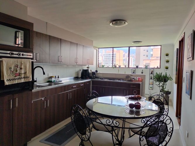 Apartamento de 3 alcobas en venta en El Poblado, Medellín, 214 m² · foto 6 de 18