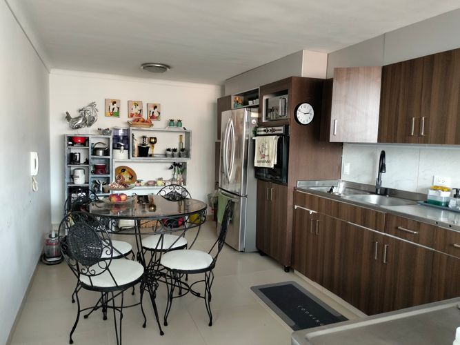 Apartamento de 3 alcobas en arriendo en El Poblado, Medellín, 214 m² · foto 5 de 18