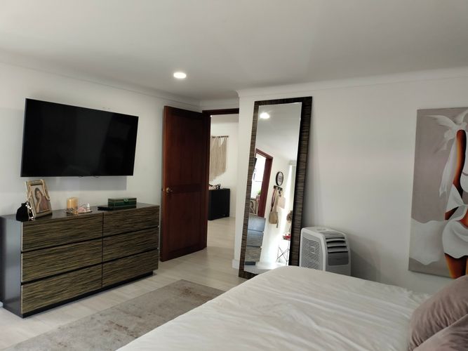 Apartamento de 3 alcobas en arriendo en El Poblado, Medellín, 214 m² · foto 8 de 18
