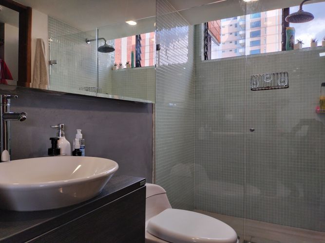 Apartamento de 3 alcobas en arriendo en El Poblado, Medellín, 214 m² · foto 16 de 18