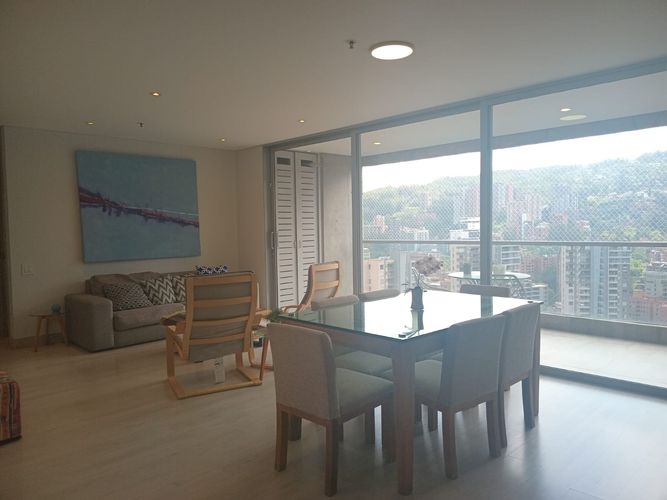 Apartamento de 3 alcobas en arriendo en El Poblado, Medellín, 156 m² · foto 2 de 18