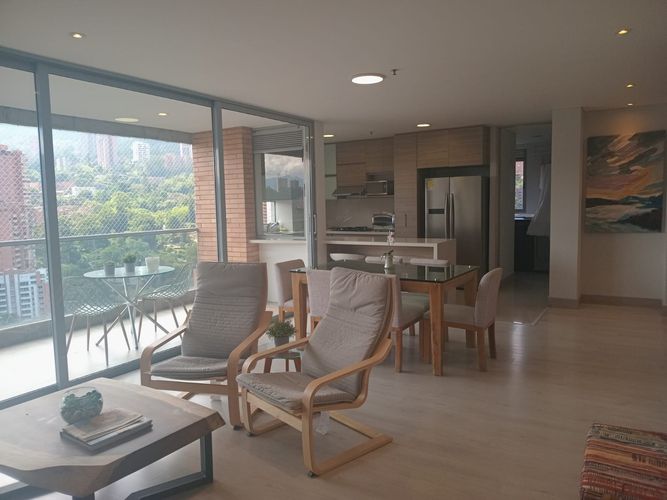 Apartamento de 3 alcobas en arriendo en El Poblado, Medellín, 156 m² · foto 3 de 18