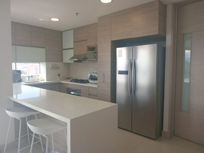 Apartamento de 3 alcobas en arriendo en El Poblado, Medellín, 156 m² · foto 5 de 18