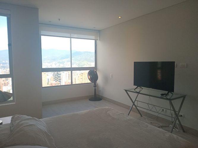 Apartamento de 3 alcobas en arriendo en El Poblado, Medellín, 156 m² · foto 8 de 18