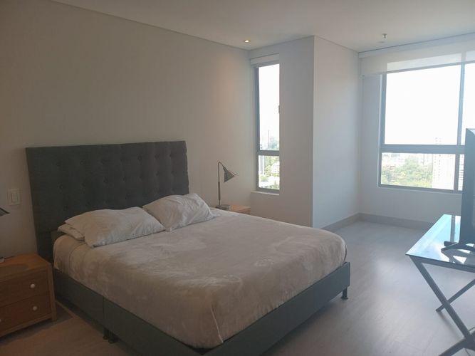 Apartamento de 3 alcobas en arriendo en El Poblado, Medellín, 156 m² · foto 11 de 18