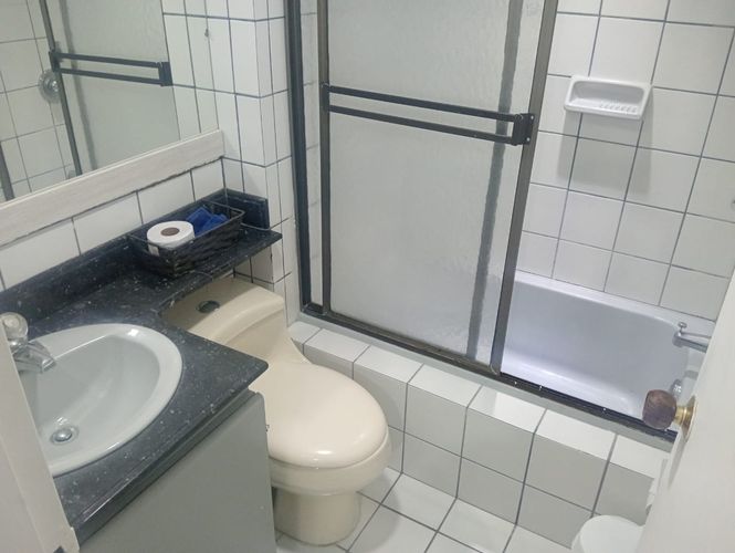 Apartamento de 3 alcobas en arriendo en Laureles, Medellín, 130 m² · foto 15 de 16