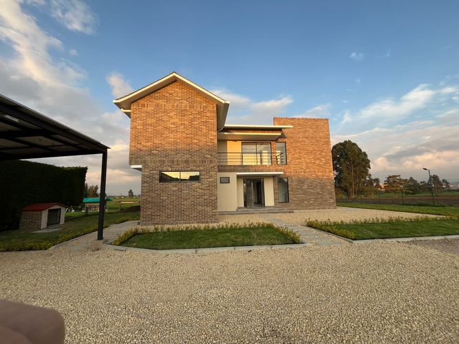 Casa de 3 alcobas en venta en Siberia, Cota · foto 2 de 24