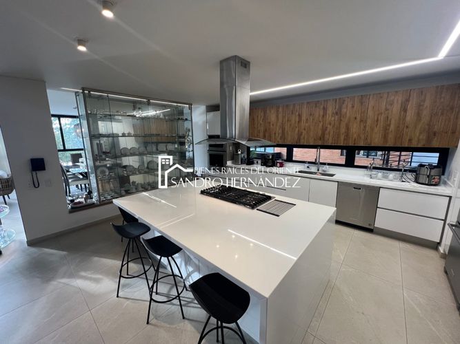 Casa de 5 alcobas en venta en Ruitoque, Piedecuesta, 839 m² · foto 12 de 24