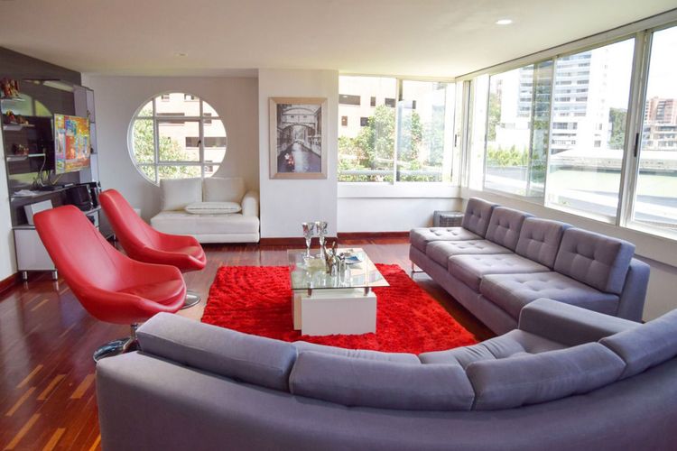 Apartamento de 3 alcobas en arriendo en El Poblado, Medellín, 180 m² · foto 2 de 18