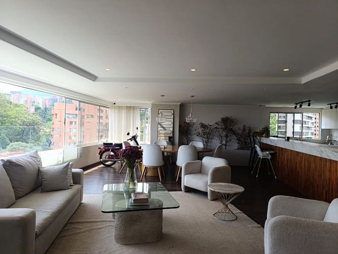 Apartamento de 3 alcobas en venta en El Poblado, Medellín, 200 m² · foto 3 de 18