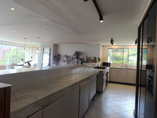 Apartamento de 3 alcobas en venta en El Poblado, Medellín, 200 m² · foto 5 de 18