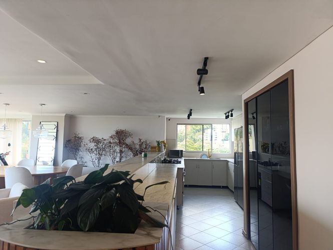 Apartamento de 3 alcobas en venta en El Poblado, Medellín, 200 m² · foto 6 de 18