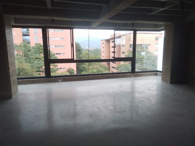 Oficina en arriendo en El Poblado, Medellín, 70 m² · foto 2 de 8