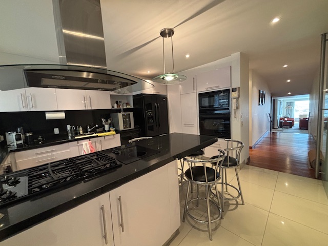 Apartamento en venta en Los Rosales, Bogotá · foto 9 de 24
