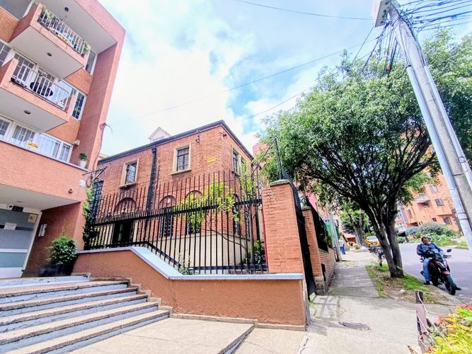 Casa de 7 alcobas en venta en Chapinero, Bogotá, 550 m² · foto 10 de 24