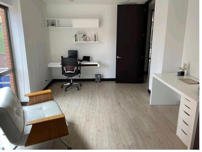Apartamento de 4 alcobas en venta en Lindaraja, Bogotá, 290 m² · foto 9 de 21